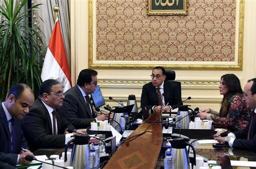 رئيس الوزراء يتابع موقف تنفيذ المبادرات الرئاسية في مجال الصحة العامة