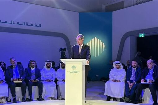 وزير الاتصالات يستعرض فرص التعاون مع قيادات شركة ميتا