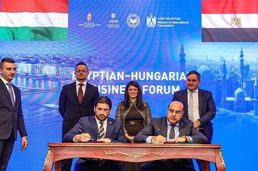 اقتصادية قناة السويس توقع بروتوكول تعاون مع الوكالة المجرية لترويج الصادرات