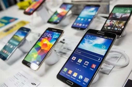 وزير المالية يعدل شروط استيراد مكونات صناعة الهواتف المحمولة في مصر
