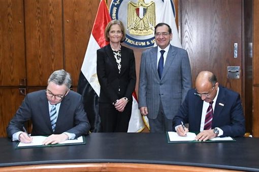 توقيع اتفاقية مشروع لإنتاج الميثانول الأخضر بميناء دمياط باستثمارات 450 مليون دولار