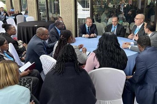 وزير الإسكان يبحث مع نظيره الزامبى تعزيز التعاون في مجال التنمية العمرانية