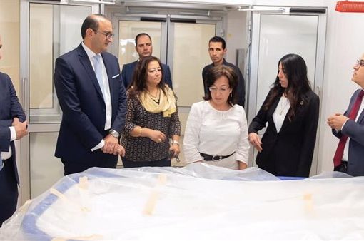 رئيس البنك المصري لتنمية الصادرات يزور مستشفي أهل مصر لعلاج الحروق