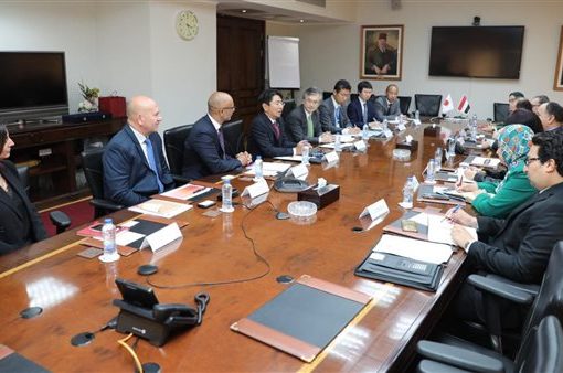 وزير المالية يبحث زيادة استثمارات شركة اليابان الدولية للتبغ في مصر