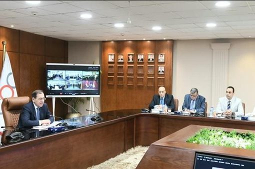 «البترول»: استخدام أحدث التقنيات الرقمية لإحكام الرقابة على منظومة توزيع الوقود