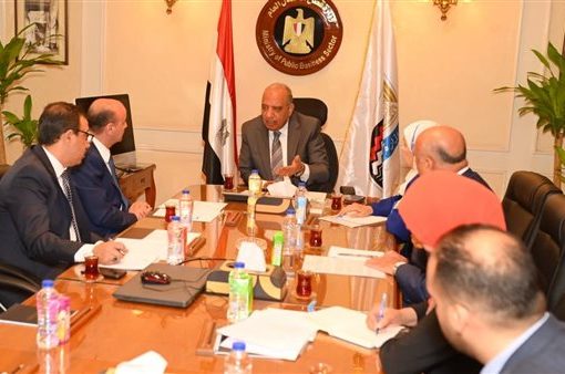 وزير قطاع الأعمال يبحث عرض منتجات «دمياط للأثاث» بفروع «القابضة للسياحة»