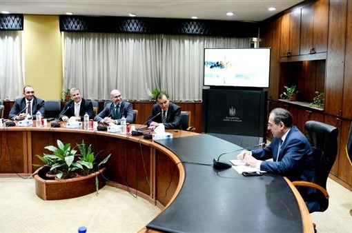 وزير البترول يبحث مع وفد «كاتربيلر» العالمية التوسع في مصر