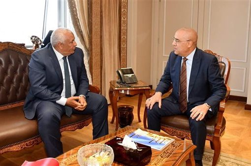 وزير الإسكان يتابع موقف تنفيذ المشروعات المختلفة بمحافظة الوادي الجديد