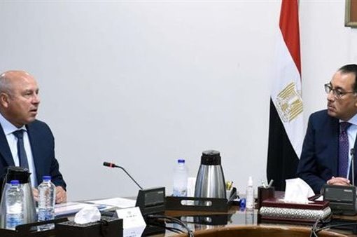 رئيس الوزراء يستعرض خطة تطوير النقل النهري