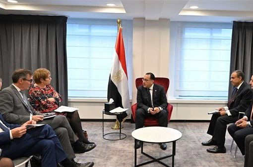 رئيس الوزراء يبحث توسيع نطاق التعاون مع البنك الأوروبي لإعادة الإعمار والتنمية