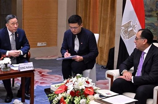 «تشاينا إنرجي» تستثمر 700 مليون دولار لتحديث قرية البضائع الجديدة بمطار القاهرة