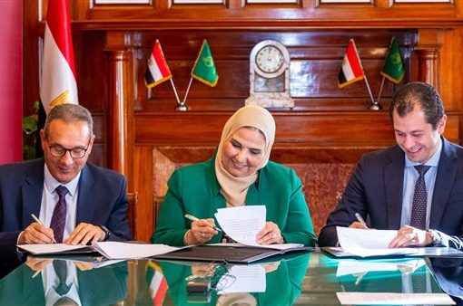بنك مصر يوقع بروتوكولي تعاون لدعم 100 ألف أسرة أولى بالرعاية