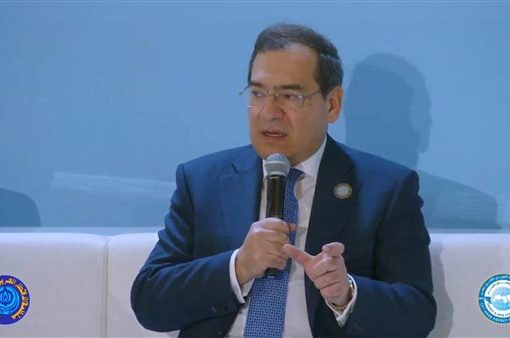 «الملا» يؤكد أهمية التحول الطاقي و تنمية الموارد الطبيعية من البترول والغاز