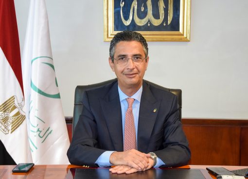 رئيس البريد يهنئ البابا تواضروس بعيد الميلاد المجيد