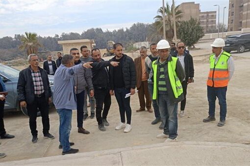 وزير الإسكان يتابع سير العمل بمشروعات المرافق والطرق في 5 مدن جديدة