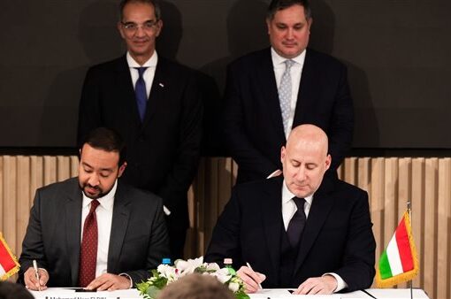 توقيع اتفاقية لإنشاء أول كابل بحري يربط بين مصر وألبانيا
