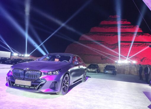 إطلاق BMW الفئة الخامسة الجديدة كلياً وi5 الكهربائية تحت سفح هرم زوسر