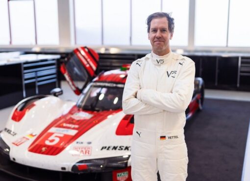 سيباستيان فيتيل يختبر سيارة بورشه 963 لومان الخارقة