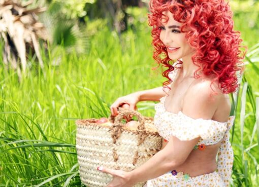 دوللي شاهين تطرح فيديو كليب أحدث أغانيها «دوللي ست البنات»…فيديو