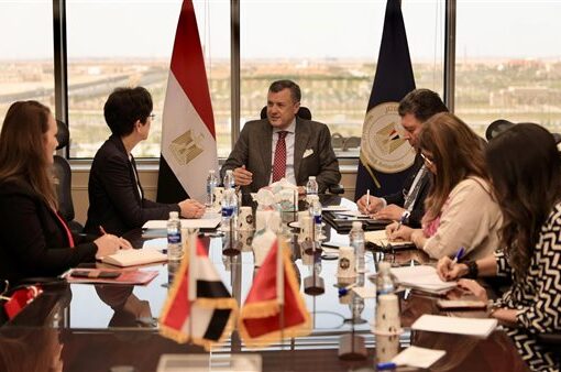 وزير السياحة يبحث زيادة الحركة الوافدة من سويسرا إلى مصر