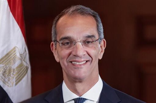 وزير الاتصالات يتوجه إلى سنغافورة للمشاركة فى «قمة أسيا تك»