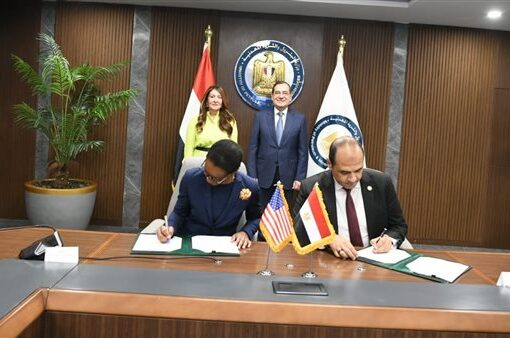 «الإسكندرية للبترول» توقع اتفاقية مع «الأمريكية للتجارة» لتعزيز السلامة والصحة المهنية