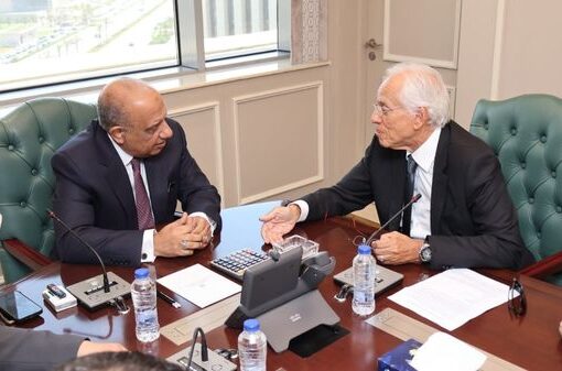 وزير الكهرباء والطاقة المتجددة يبحث مع رئيس مجموعة “كوبولوزيس اليونانية “