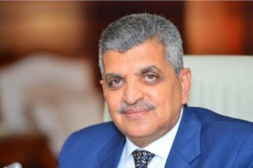 قرار جمهوري بمد خدمة أسامة ربيع رئيساً لهيئة قناة السويس لمدة عام