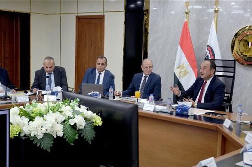 وزير قطاع الأعمال يوجه بتطوير أداء شركات المقاولات والتطوير العقاري التابعة