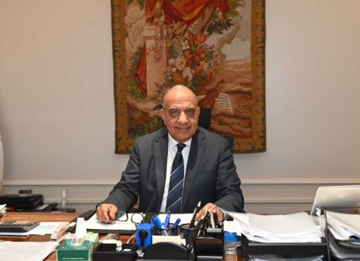 الدكتور محمود عصمت يوجه بمنح الشركات فترة زمنية إضافية للتسجيل لدى جهاز مرفق الكهرباء وحماية المستهلك