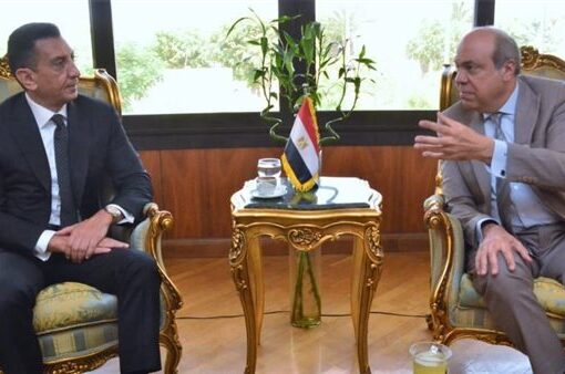 وزير الطيران المدنى يبحث التعاون مع شركة بوينج بمجال صناعة النقل الجوي