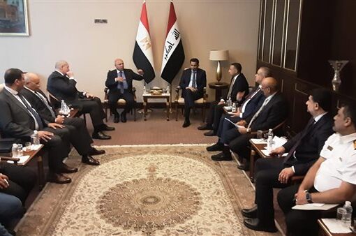 «الوزير» يبحث مشاركة الشركات المصرية في مشروعات النقل والبنية التحتية بالعراق