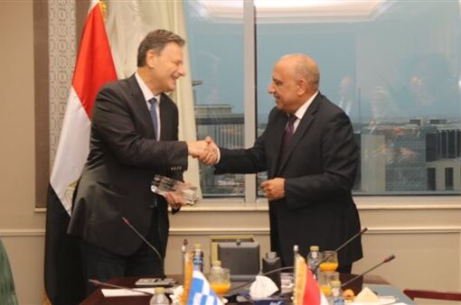 وزير الكهرباء يتابع مستجدات تنفيذ مشروع الربط الكهربائي بين مصر واليونان