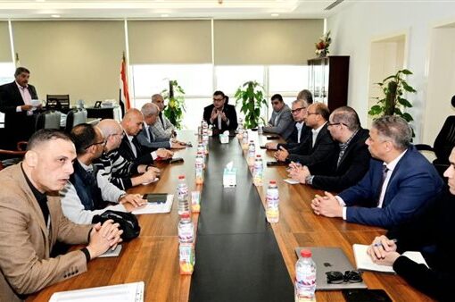 وزير الإسكان يتابع موقف تنفيذ المشروعات التنموية بالساحل الشمالى الغربى