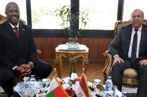 مصر ومدغشقر تبحثان تشغيل خط طيران مباشر وتعديل إتفاقية النقل الجوي