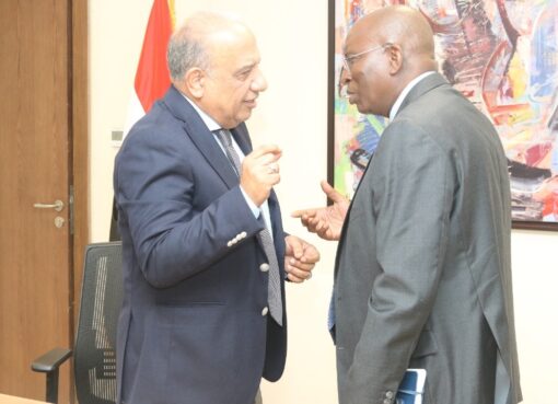 وزير الكهرباء والطاقة المتجددة يبحث مع وفد مؤسسة التمويل الدولية ”iFC ”سبل دعم وتعزيز التعاون المشترك