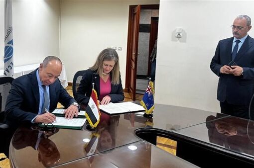 مصر ونيوزيلندا توقعان اتفاقية لدعم التعاون المشترك بمجال النقل الجوي