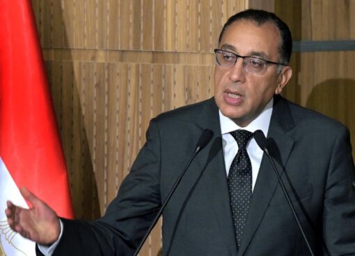 جولة تفقدية لرئيس الوزراء داخل خطوط تجميع سيارات “جيلى” فى مصر