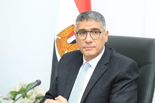 محافظ الجيزة يمنح مهلة سته اشهر لمشروعات متعثرة بالمنطقة الصناعية