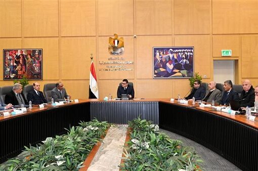 وزير الإسكان يتابع مشروعات مياه الشرب والصرف الصحي ضمن «حياة كريمة»