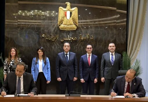 رئيس الوزراء يشهد توقيع عقد اتفاقية التحالف الإستراتيجي بين شركتي “جيبتو فارما- مدينة الدواء المصرية” و” دوا فارماسيوتيكالز ” الأمريكية