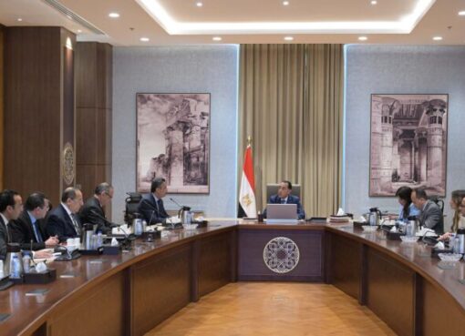 مدبولي: تنسيق مستمر مع البنك المركزي لتوفير المكون الدولاري المطلوب لشراء السلع الاستراتيجية