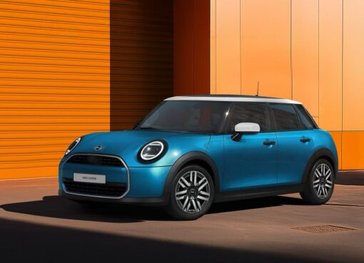 MINI تُطلق MINI Cooper خماسية الأبواب الجديدة كليًّا في السوق المصرية