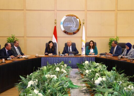 وزير الصناعة والنقل يتابع الموقف التنفيذي لمشروعات التنمية الصناعية بصعيد مصر