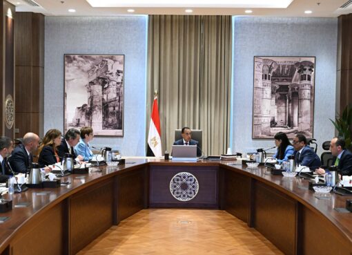 رئيس الوزراء يلتقي رئيسة البنك الأوروبي لإعادة الإعمار والتنمية والوفد المرافق لها