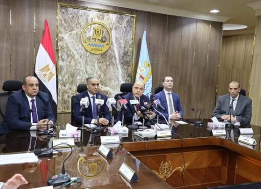 رئيس جهاز حماية المستهلك ومحافظ كفر الشيخ يعقدان لقاءً موسعًا مع الغرفة التجارية بالمحافظة ويبحثان مدي وفرة وإتاحة السلع بالأسواق