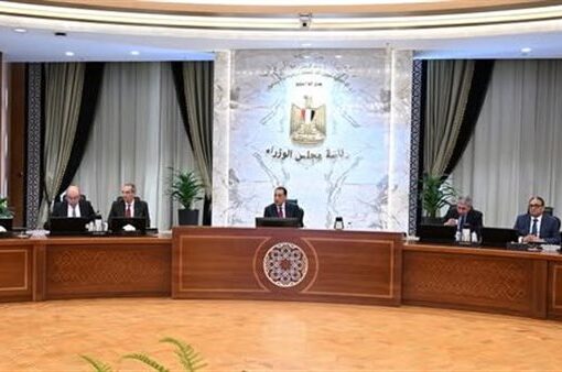 رئيس الوزراء يتابع خطوات تيسير إجراءات دخول السائحين بالمطارات والمنافذ المختلفة