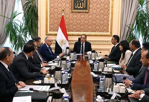رئيس الوزراء يتابع مع الوزارات المعنية تطوير منظومة الري لزراعة قصب السكر