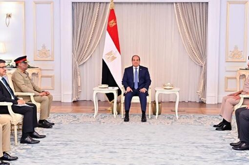 السيسي يبحث سبل تعزيز التعاون المشترك مع باكستان بالمجالات العسكرية والأمنية