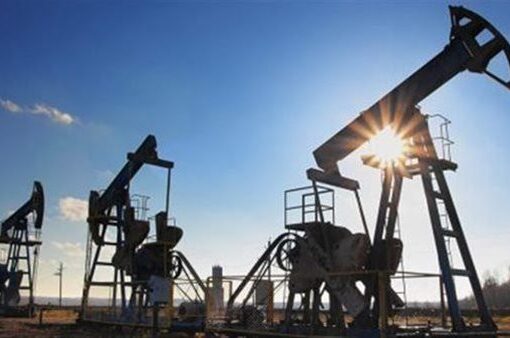 أسعار النفط ترتفع بدعم من التفاؤل التجاري وتراجع المخزونات الأمريكية